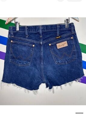 Wrangler high waist cutoff denim shorts size 32